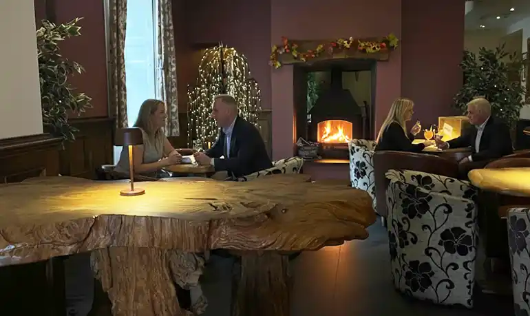 Bar Guests Lounge