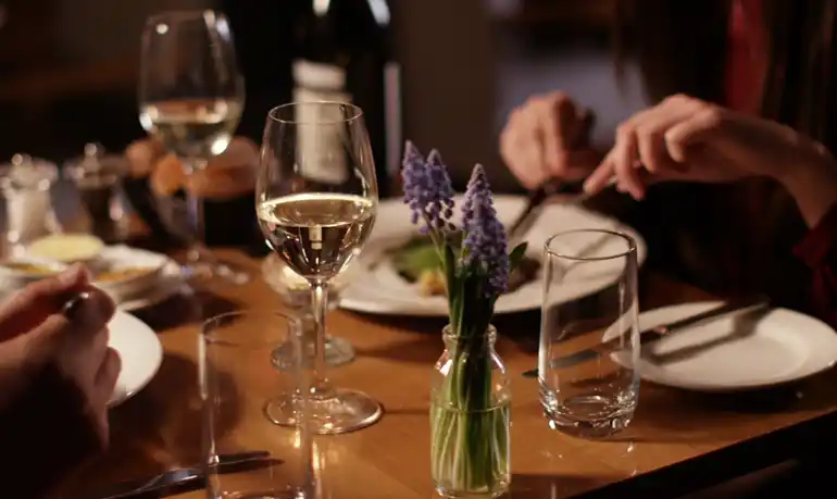 Y Bistro Restaurant Table